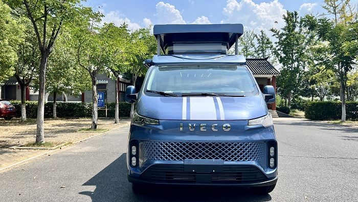 4Starlight Fashion Pop-top Roof Campervan with IVECO Chassis(001)